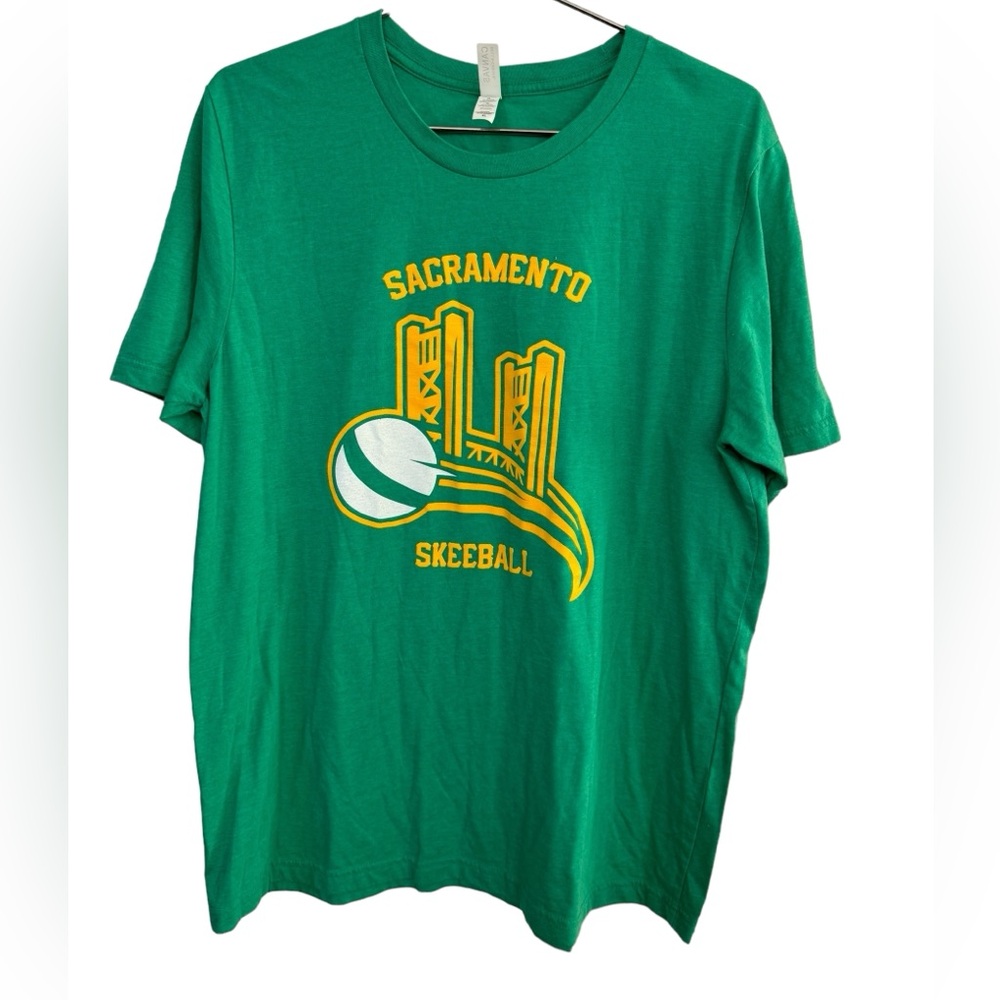 Retro Green Sacramento CA Skeeball Tower Bridge Men’s XL T-Shirt MINTY